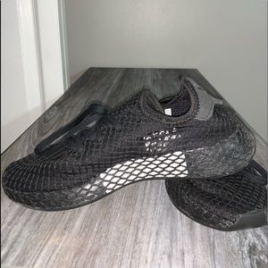 Adidas Women’s Original Deerupt Sneakers!!